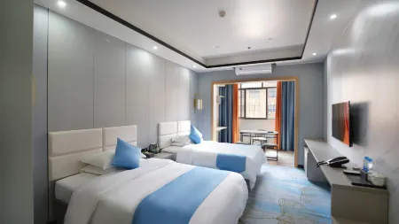 China/Jiangxi/Xinfeng/Jiading Town Xin'an Highway (in the Teacher Training School) Отели рядом с достопримечательностью «Chenyi Square»