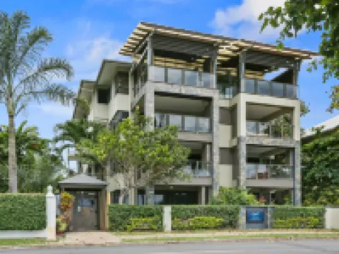 Sea Point on Trinity Beach Hotels in Trinity Beach