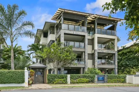 Sea Point on Trinity Beach Отели в г. Йоркис Ноб