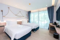 Panwaburi Beachfront Resort - balcony