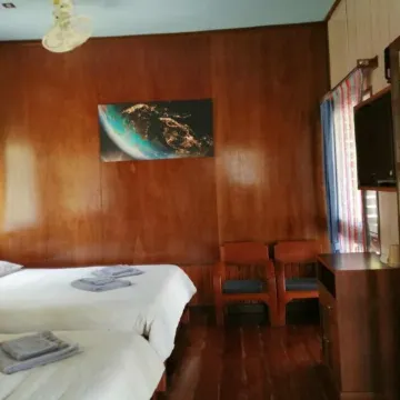 Dusita Resort Kohkood Отели рядом с достопримечательностью «Huang Nam Keaw Waterfall»