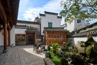 Huangshan Roaming around the serenity Hotels near Lingshan Terraces