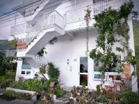 Flower Field Yilu Homestay Hotels in Xiulin Township