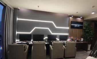 Mo Wang · Mu Ye Esports Hotel