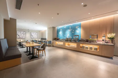 Home Inn NEO (Pingxiang Lvyin Square Pedestrian Street Shop) Отели рядом с достопримечательностью «Anyuan Miners' Strike Memorial Hall»