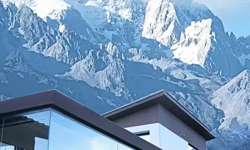 Lijiang Snow Mountain stone house