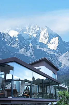 Lijiang Snow Mountain stone house