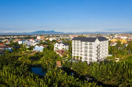 Shining Riverside Hoi An Boutique & Spa
