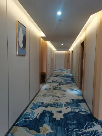 Guanghui Hotel (Rida Plaza) Отели рядом с достопримечательностью «The Xiushan Island Scenic Area»