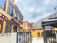 Yinyian Time Hot Spring Homestay Hotels in Batang