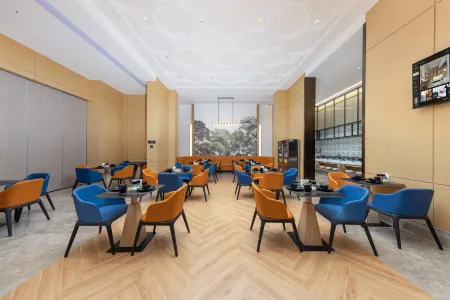 Vienna International Hotel (Luoding Xicheng Duxuan Branch) Отели рядом с достопримечательностью «Fucheng Park»