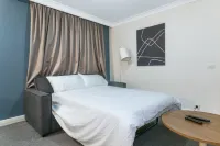 Properkey Realty Hotels near Chatswood RSL Club