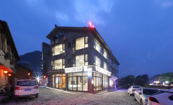 Yingyue Riverside Boutique Homestay