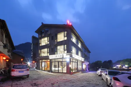Yingyue Riverside Boutique Homestay