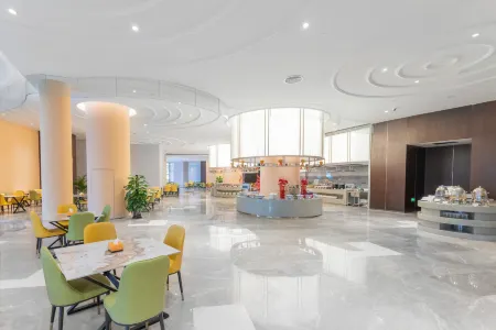 Ocean Flower Island Gionee International Hotel Отели рядом с достопримечательностью «Yangpu Port»