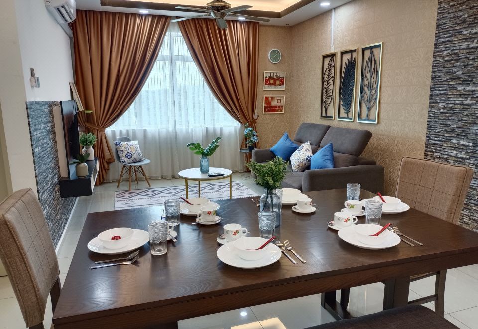 Apamee Cham Palace Over view