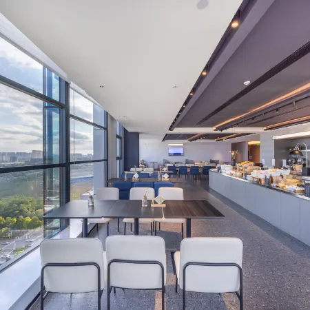 AtourLight hotel Wuhan Optice Valley third road MIUI Science Отели рядом с достопримечательностью «Олимпийский спортивный центр провинции Хубэй-теннисный зал»