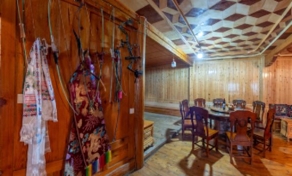 Zheshi Gongba Homestay (Meili Snow Mountain Scenic Area)