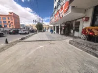 希爾曼飯店（噶爾縣獅泉河鎮建設大街店） - 停車場