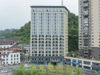 長陽曼華頓酒店（土家源廣場店） 鄰近長陽傑之行運動城的酒店