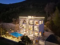 Qingyunjian homestay in Moganshan  · Designer-Inspired Mountain Luxury Stay with Garden Hotels in Deqing
