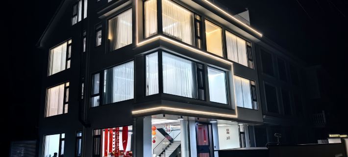 Yaoshan Xu · Natural Qixin | Minimalist Modern Qingning Boutique Stay Hotels in Tonglu
