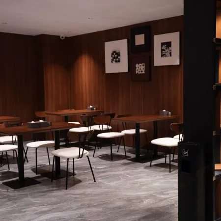 Rujia Ruibai Cloud Hotel (Linjiang Jiangxin Island Branch)
