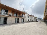 Looking at the mountain - parking