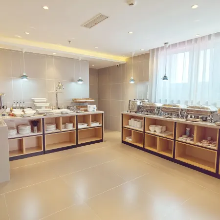 Homeinn Selected Hotel (Baotou East Station Airport)