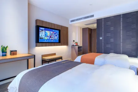 Homeinn Plus Hotel (Beijing Tiananmen Square Qianmen Dashilan Pedestrian Street)