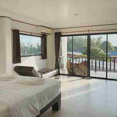 The Reef Hotel & Studios Rooms