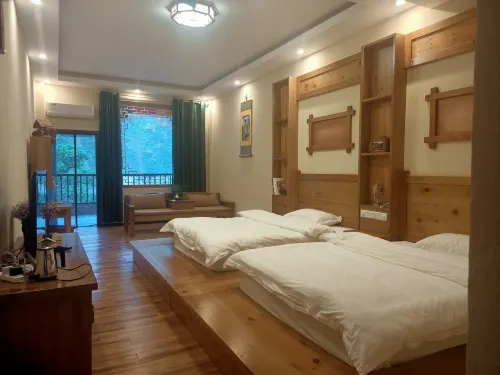 Dechenz Middle Homestay