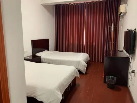 Dexing Fuxin Business Hotel Отели рядом с достопримечательностью «Fenghuanghu Sceneic Area»