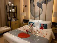 云和夜泊酒店(上海国际旅游度假区店) - 浪漫情侣房