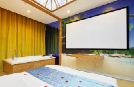 Pinai Film Theme Hotel (Beijing International Trade Baiziwan Subway Station)