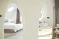 Hole Hotel