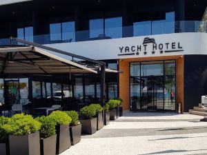 Yacht Hotel