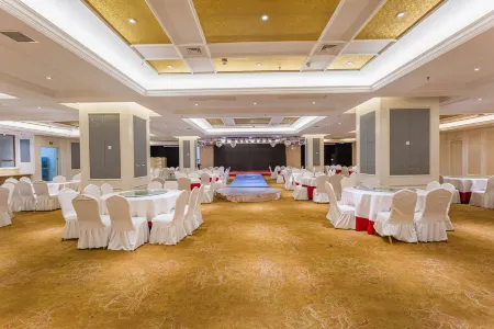 Shimao Hotel Отели рядом с достопримечательностью «A'erding Botanical Garden»