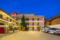 Lakeside Courtyard Hotel