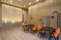 Greentre Carrey Light Luxury Hotel (Taizhou Luqiao Zhongsheng Plaza)