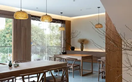 Floral Lux Hotel · One valley and one villa Hotel (South Gate store of Huangshan Scenic Area) Отели рядом с достопримечательностью «Feilai Stone»