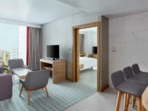 ヒルトン ガーデン イン マスカット アル クワイア マスカトのホテル