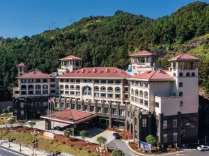 JUNLIN.CRESCENT BAY HOTEL