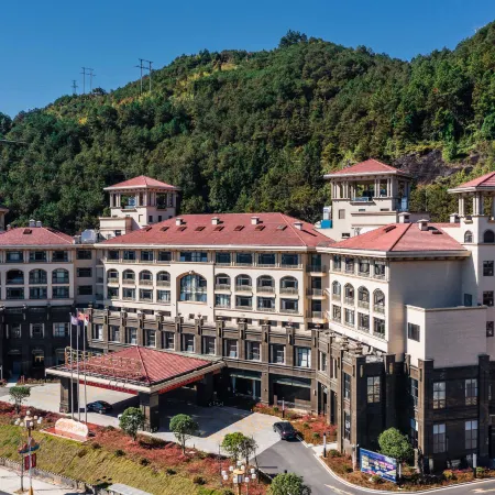 JUNLIN.CRESCENT BAY HOTEL