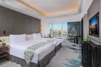 Oriental Riverside Hotel Shanghai (Shanghai International Convention Center) - Pools