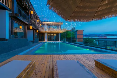 Lijiang Yueyangli garden Swimming Pool designer's home stay