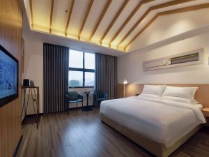 Pillow Cloud Hotel (Lushan Qinggang Branch)