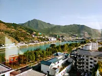 宏昌飯店（宜昌興山高鐵站昭君廣場店） - 山景