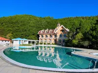 โรงแรมรีสอร์ทซู่เซียงเลคไซด์ - ที่มีสระว่ายน้ำ