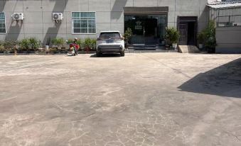 Huazhuang B&B